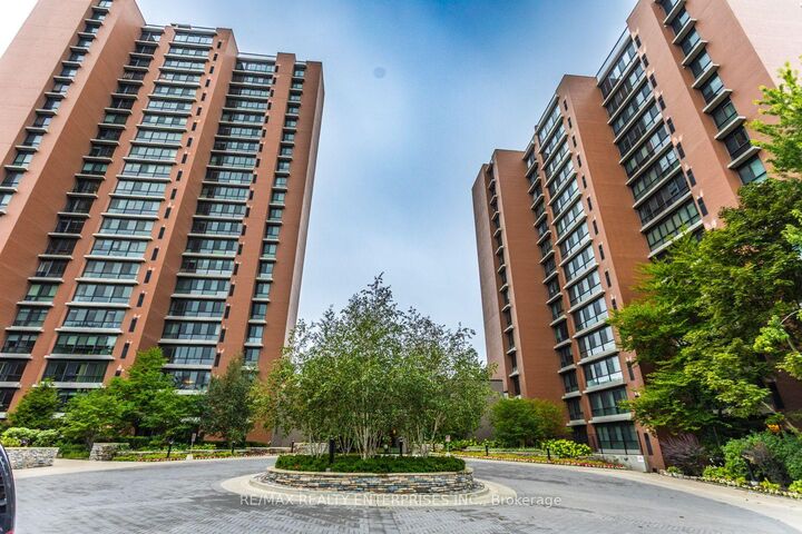 Property Photo: 1400 Dixie Road 1708 ON L5E 3E1