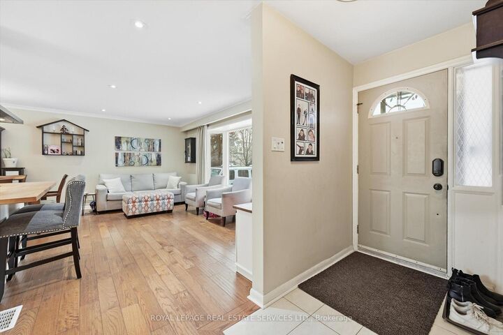 Property Photo: 464 Tower Drive ON L6L 4R3