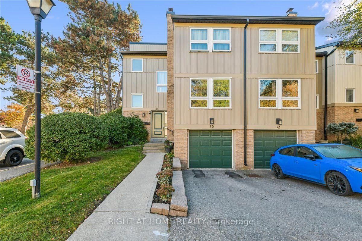 Property Photo: 7080 Copenhagen Drive N 40 ON L5N 2C9