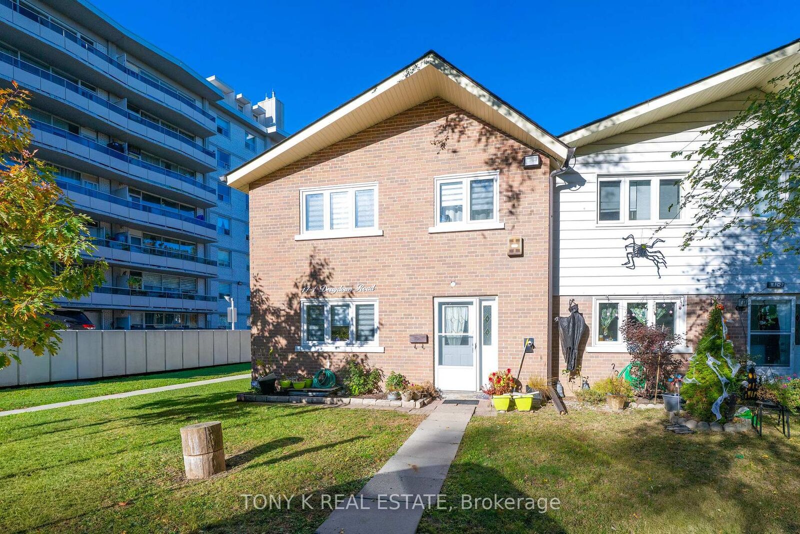 Property Photo:  17 Derrydown Road 1  ON M3J 1R2 