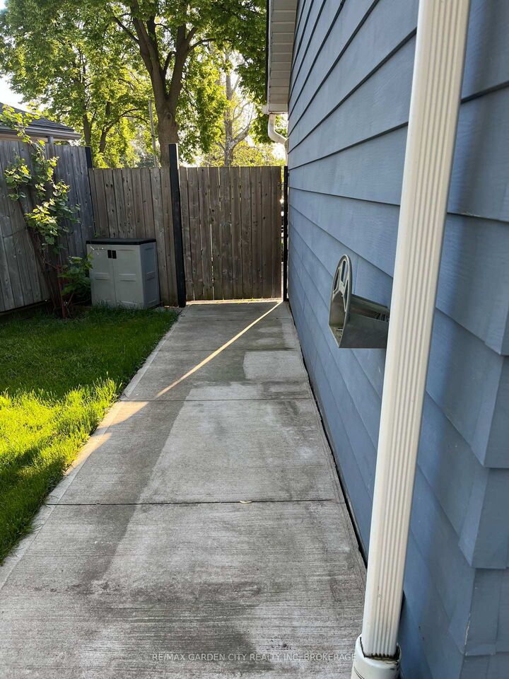 Property Photo:  4 Lorimer Street Lower  ON L0S 1E3 