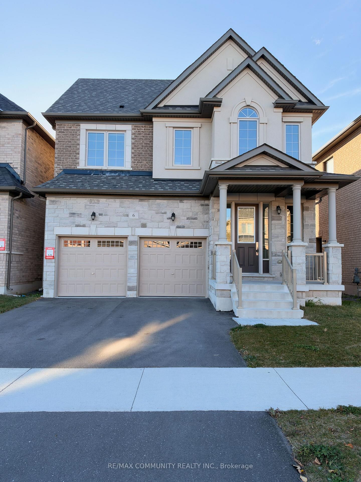 Property Photo:  6 Wesley Brooks Street  ON L1B 0W4 