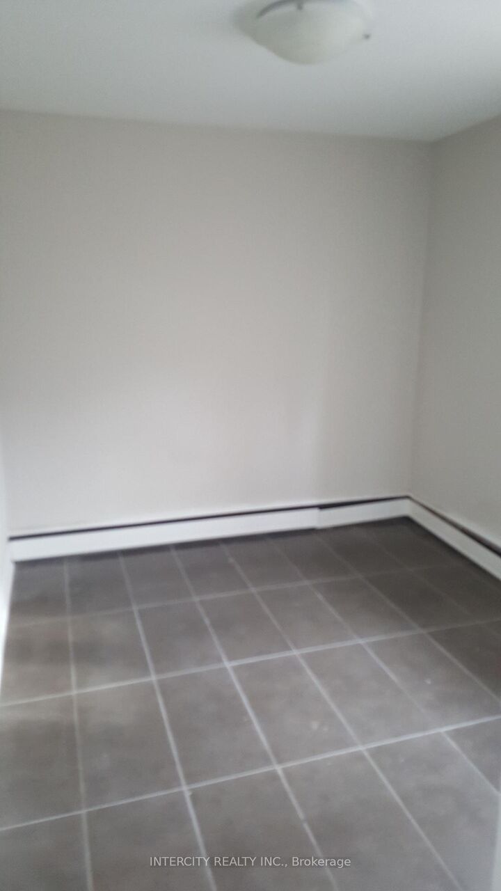 Property Photo:  14 North Alarton Street 1  ON L4T 1J8 
