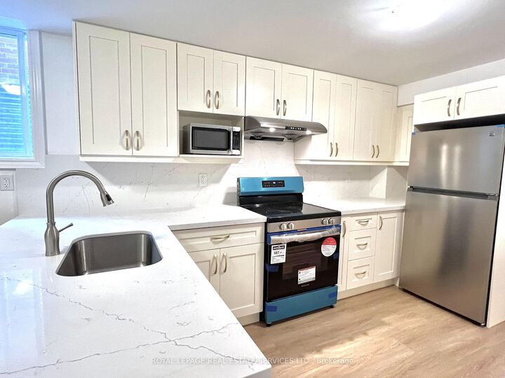 Property Photo: 3087 Velmar Drive #Bsmt ON L5M 6W4