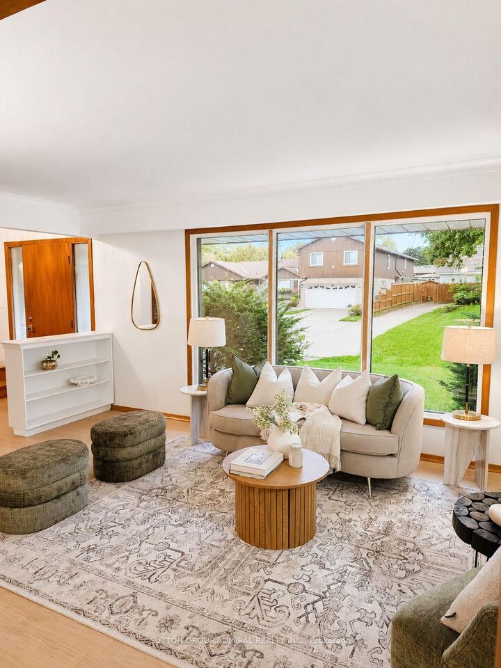Property Photo: 865 Regent Drive ON L1G 1J2