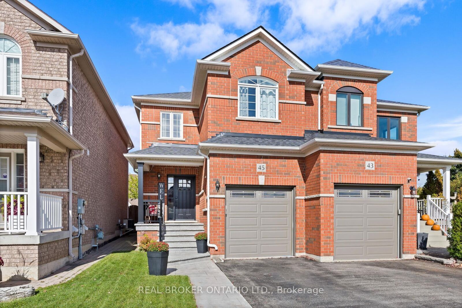 Property Photo: 45 Woodcote Crescent ON L7G 6M1