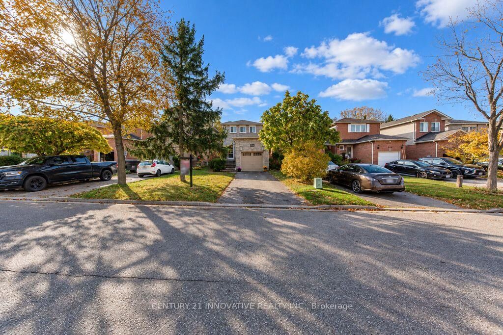Property Photo:  2124 Duberry Drive  ON L1X 2A1 
