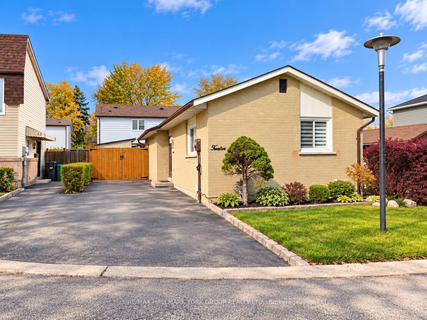 Property Photo:  12 Homeland Court  ON L6S 1R8 