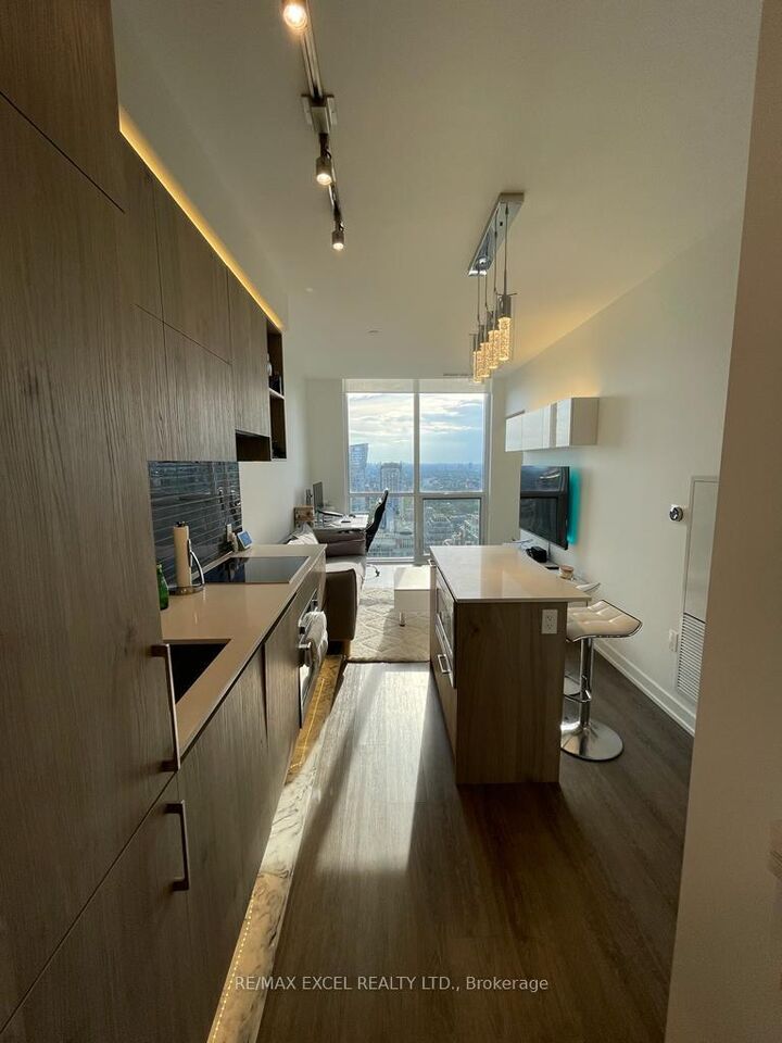 Property Photo: 1 Yorkville Avenue 3103 ON M4W 1L1