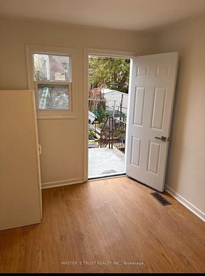 Property Photo:  841 Dupont Street  ON M6G 1Z7 