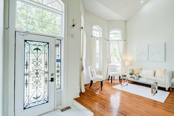 Property Photo: 102 Southlake Boulevard ON L6V 4P2