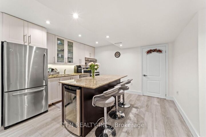 Property Photo:  17 Camden Drive Room #1  ON L4K 5S6 