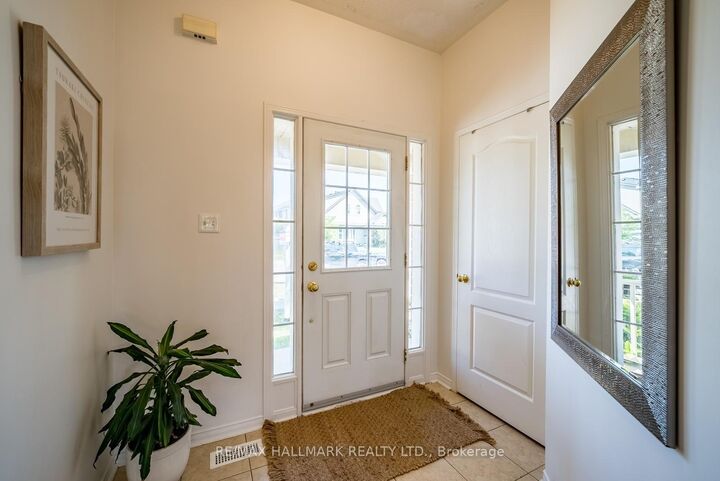 Property Photo:  281 Reeves Way Boulevard  ON L4A 0H7 