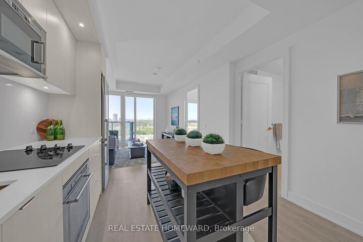 Property Photo: 20 Inn On The Park Drive 2039 ON M3C 0P8