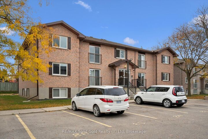 Property Photo: 325 Northlake Drive 11 ON N2V 1Z1