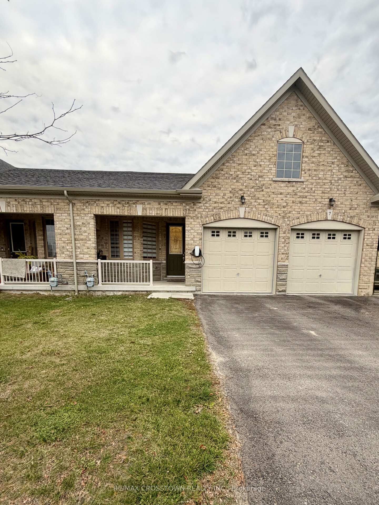 Property Photo:  5 Gilroy Court  ON L9R 0K8 
