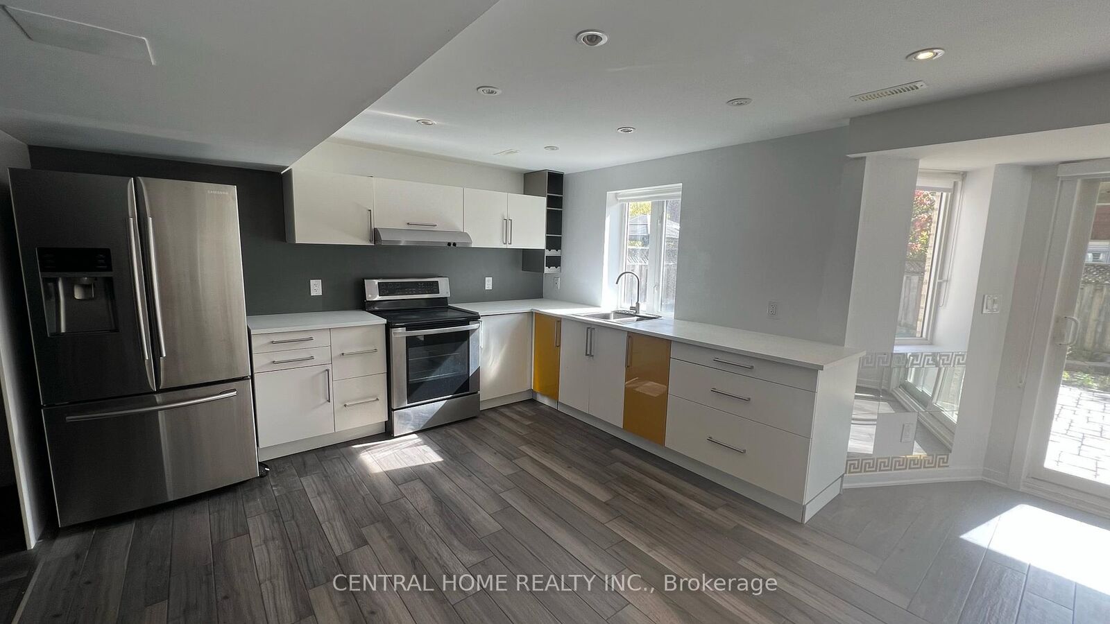 Property Photo: 147 Jefferson Forest Drive S Apartment ON L4E 4K6