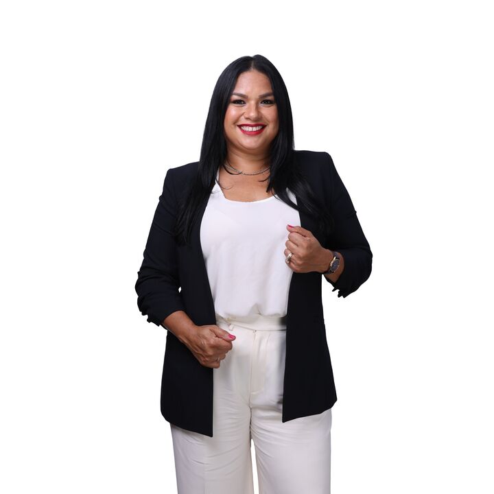 Claudia Cenderelli, Real Estate Salesperson in Bloomington, Synergia Realty
