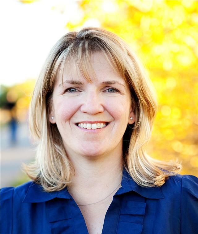 Melody Chynoweth, Sales Representative in Calgary, CENTURY 21 Canada