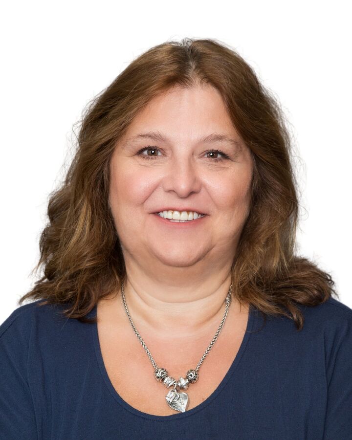 Linda Logsdon, Real Estate Salesperson in Saint Petersburg, Wolf's Crossing Realty