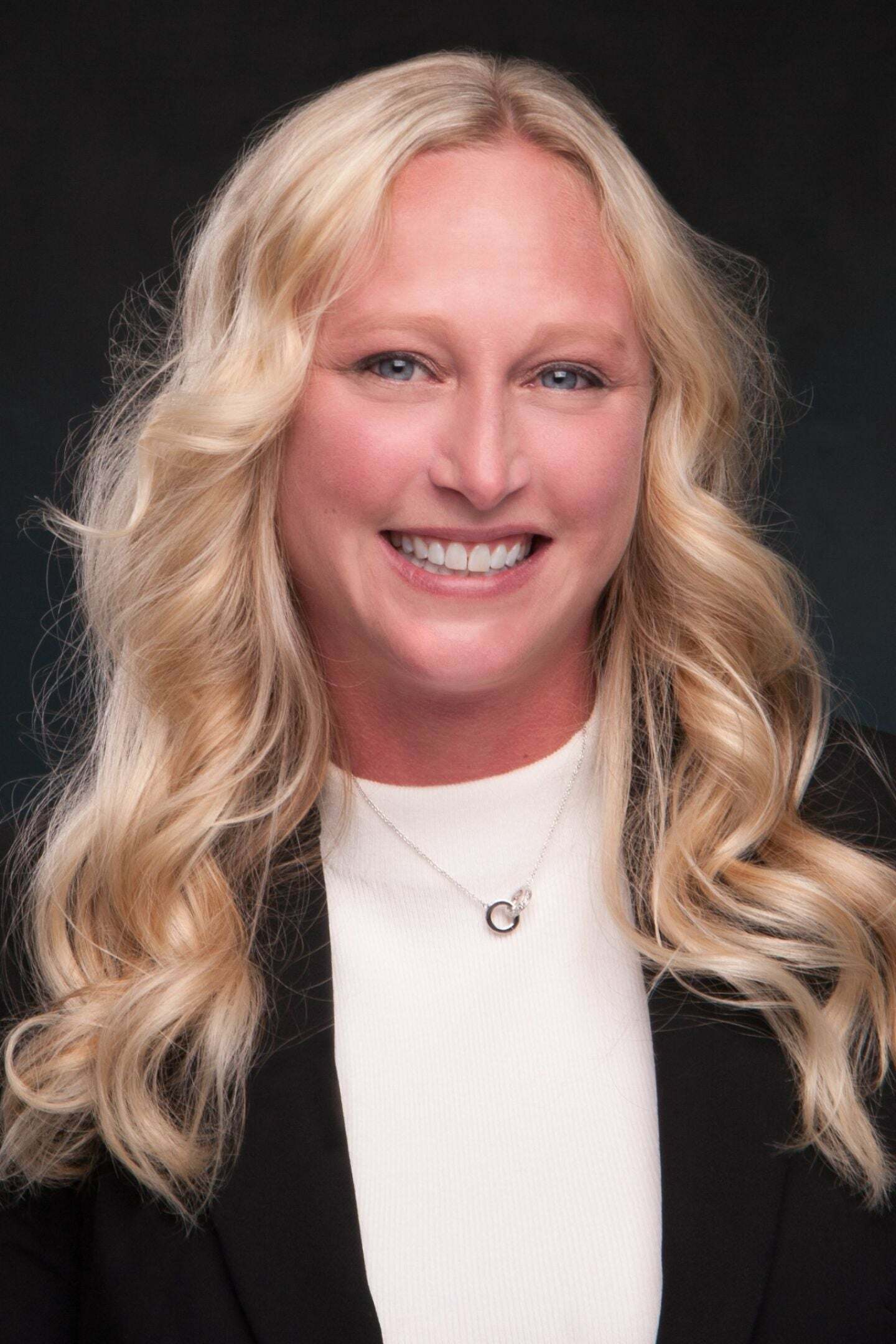 Lindsay Worden, Sales Associate in Lansing, Professionals