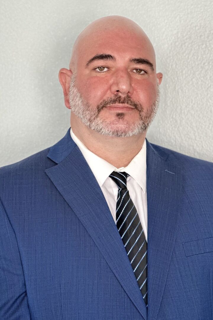Gilbert Begijani, Real Estate Salesperson in Glendale, Hallmark Realty
