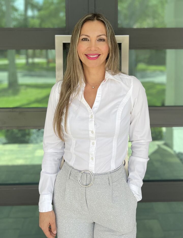 Vanessa De Collaert, Sales Associate in Coral Springs, Tenace Realty