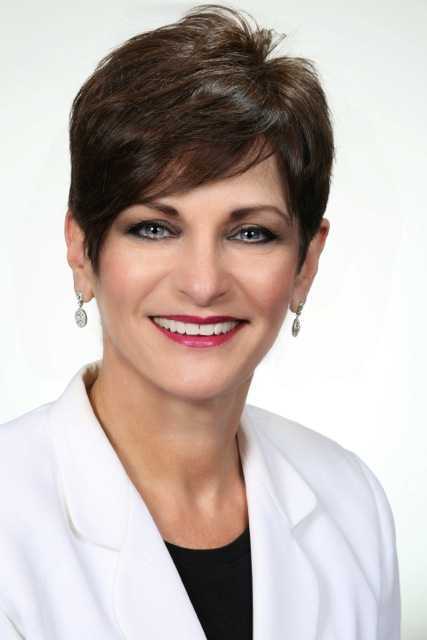 Sharon Scianna, Associate Real Estate Broker in Addison, Circle