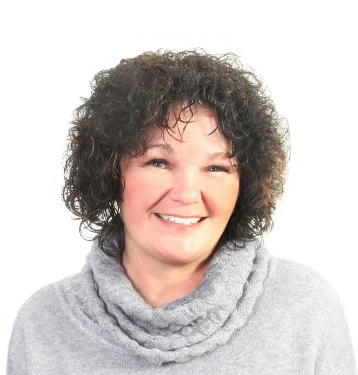 Terrie Clark-Newman, Real Estate Salesperson in East Tawas, Signature Realty
