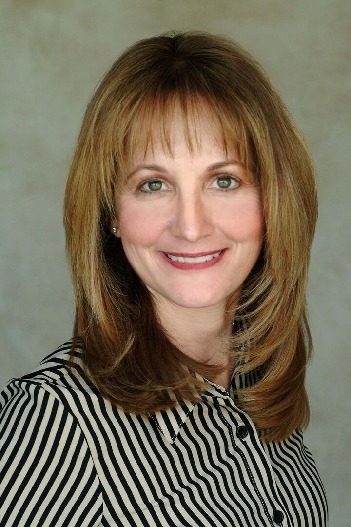 Linda Enderson, Associate Real Estate Broker in Simi Valley, Town Center