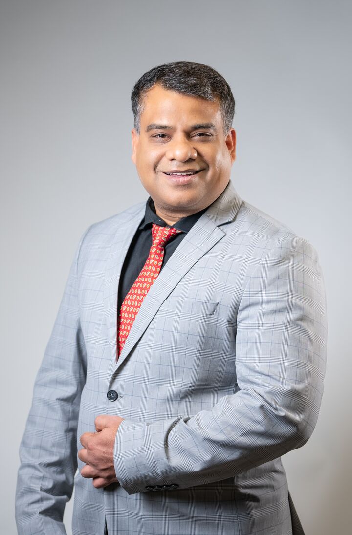 Ravi Anand,  in Oakville, Coldwell Banker The Real Estate Centre, Brokerage