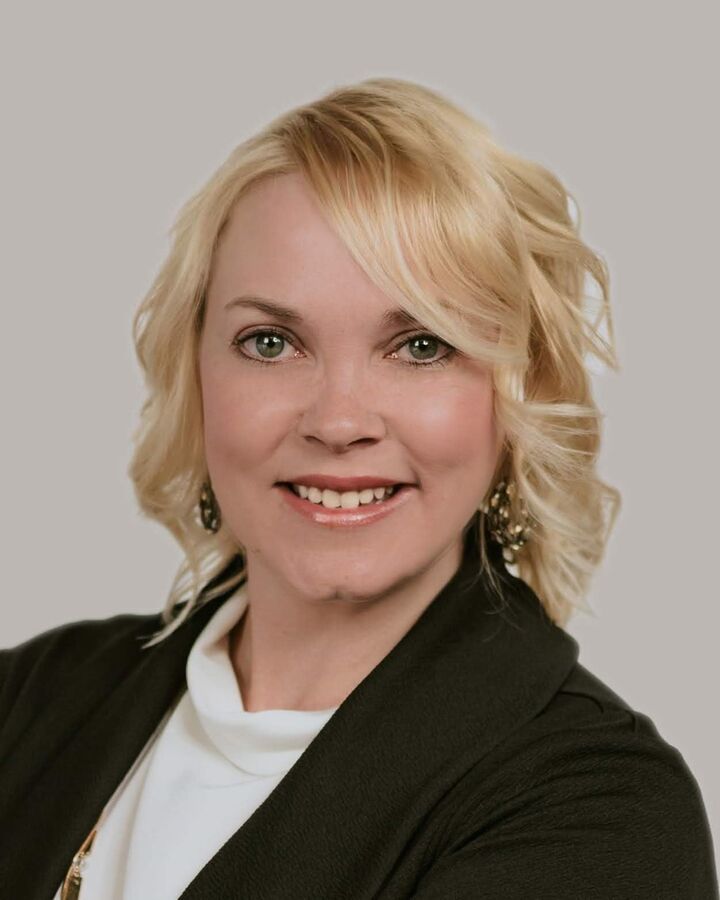 Denise Thelen, Broker Owner in Columbus, Realty Team