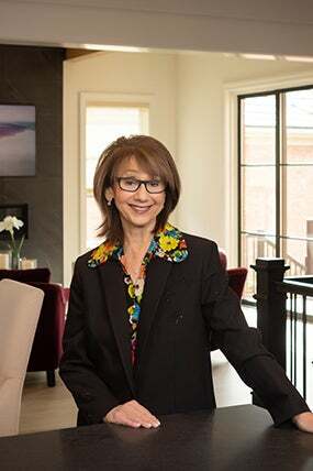SUZY GOLDSTEIN, Associate Real Estate Broker in Leawood, Kansas City Homes