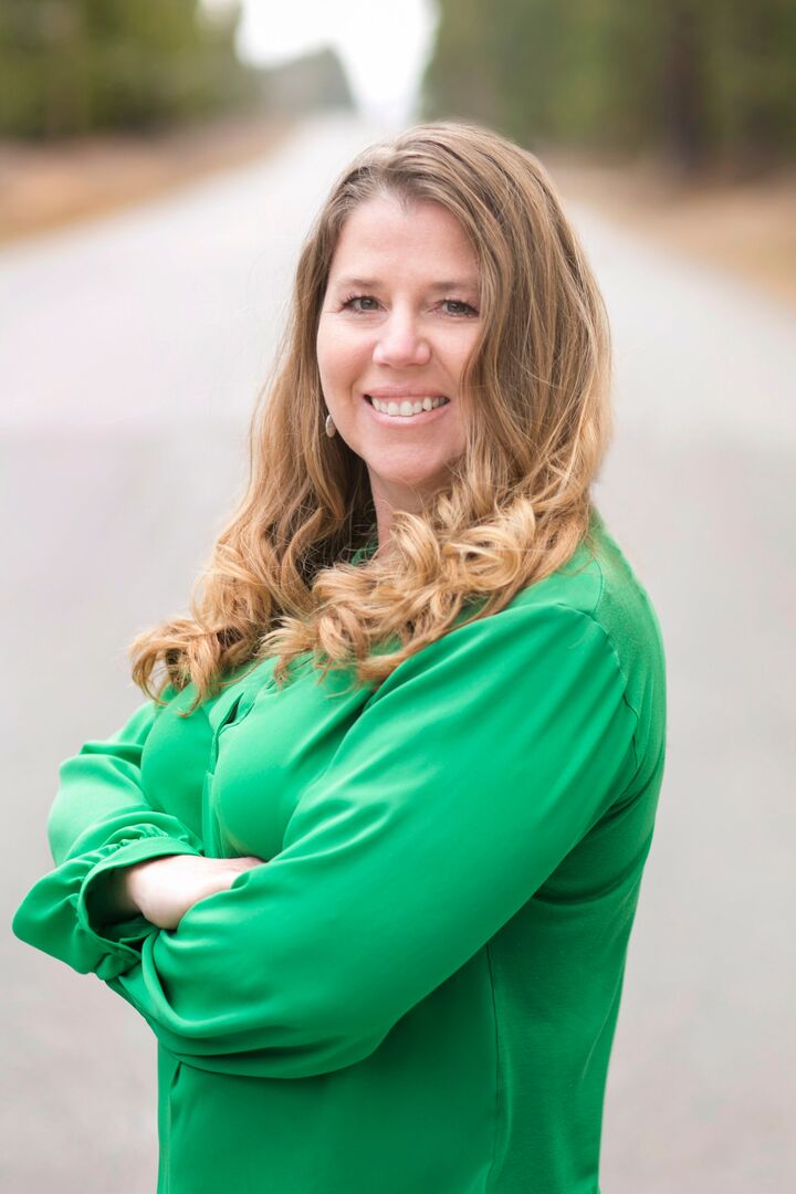 April Hocking, Real Estate Salesperson in Coeur D Alene, Schneidmiller Realty