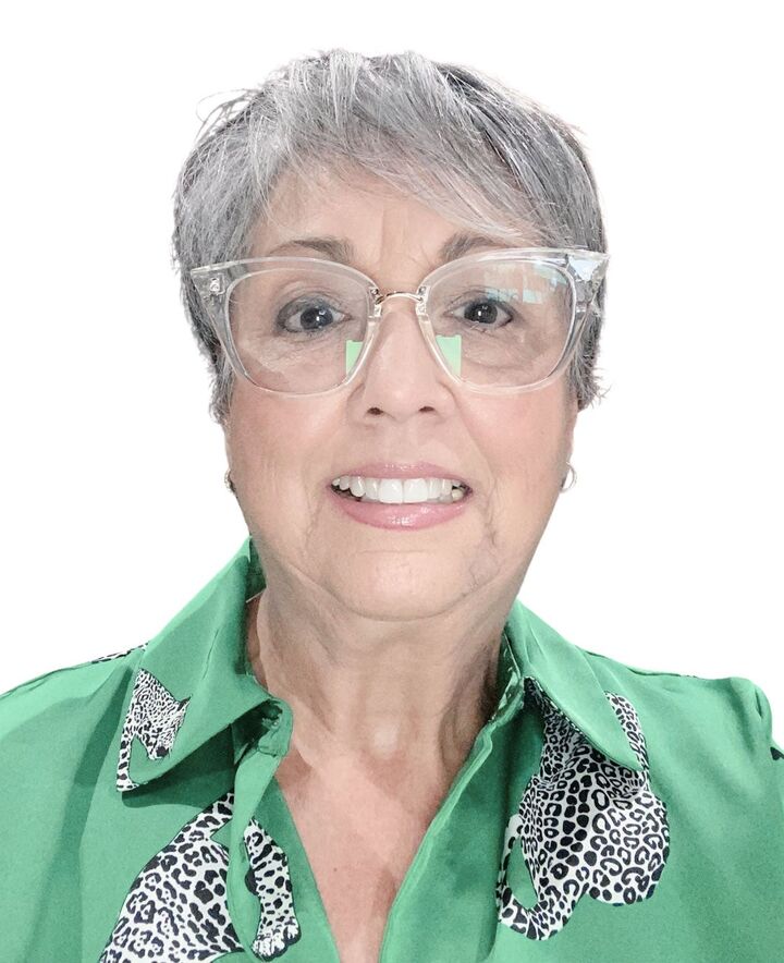 Elisa Iglesias,  in Miami, Town & Country Properties