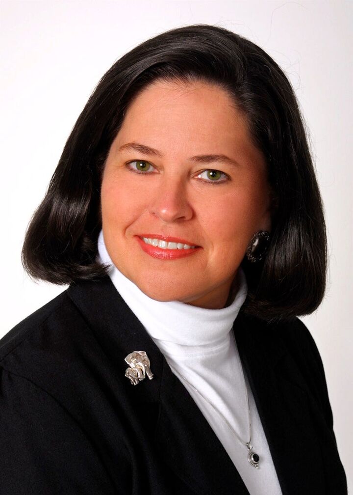 Lynn Ezzell, Real Estate Salesperson in Columbus, Kennon & Parker