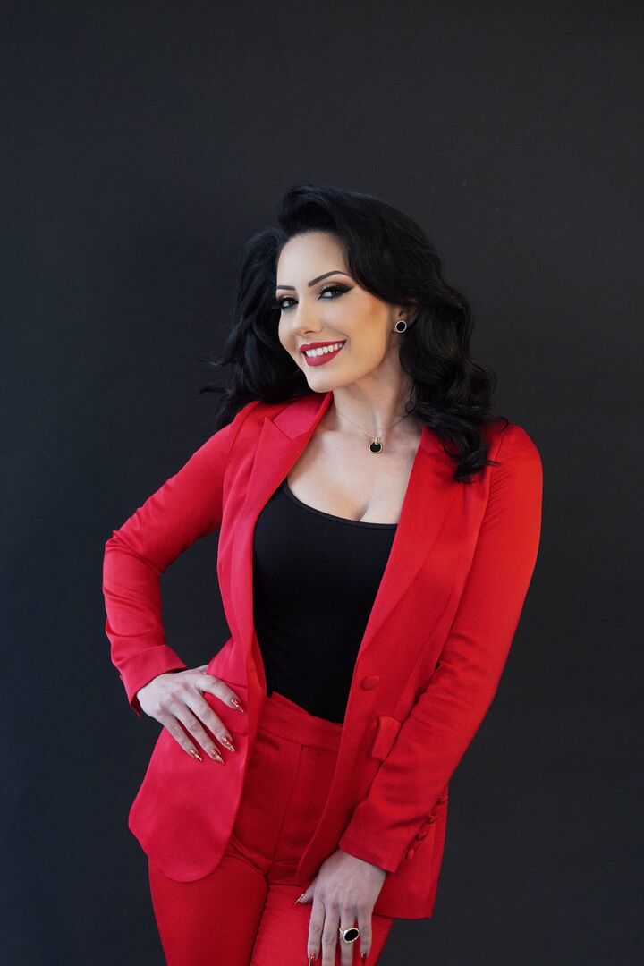 Roza Malkhasyan, Real Estate Salesperson in Glendale, Hallmark Realty