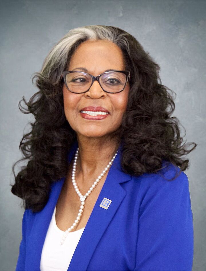 Loretta Parker, Associate Real Estate Broker in Williamsburg, Traditions