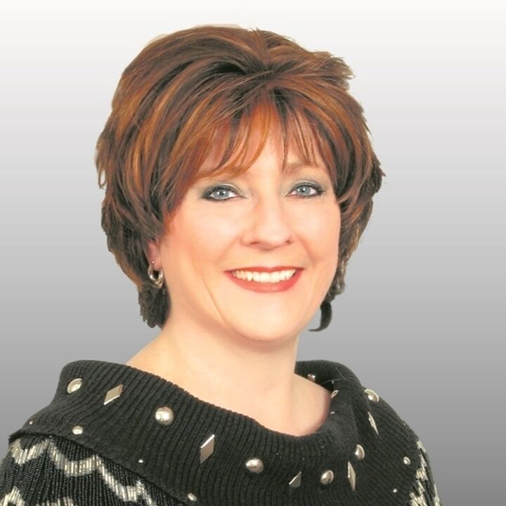 Jeanette Shields-Kasprzyk, Real Estate Salesperson in Wauwatosa, Homesale Realty