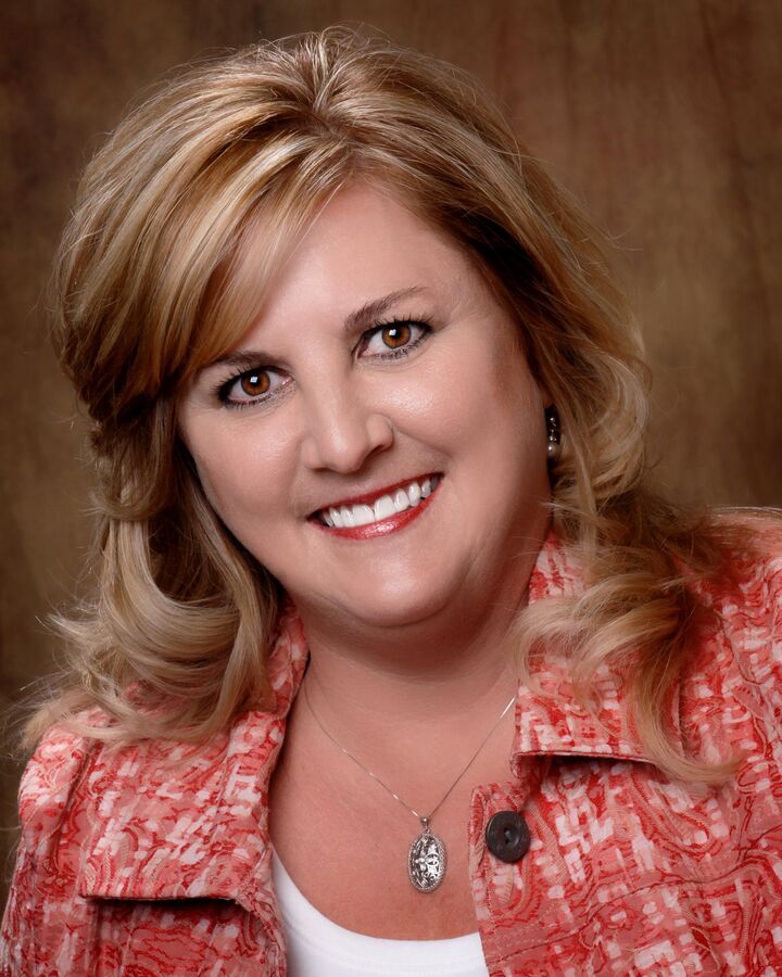Ellen Anderson, Associate Real Estate Broker in Denison, ERA Steve Cook & Co, Realtors