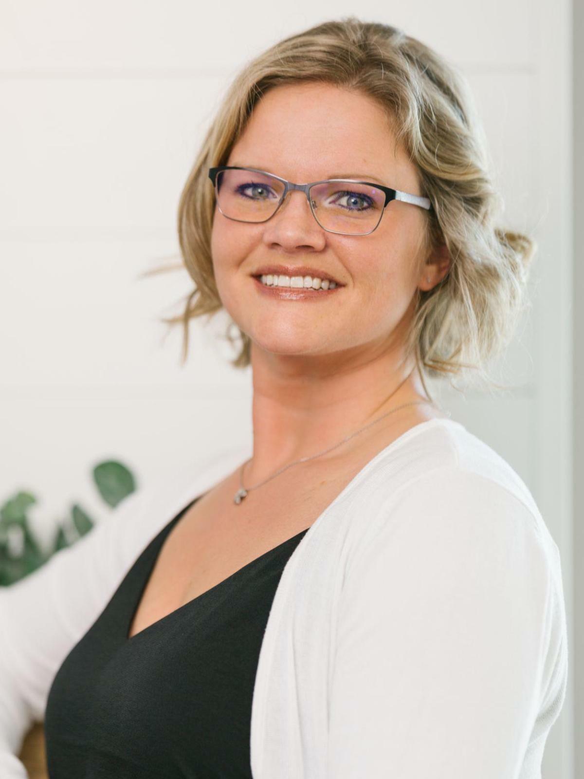 Megan McLaughlin, Real Estate Salesperson in Ankeny, Signature Real Estate