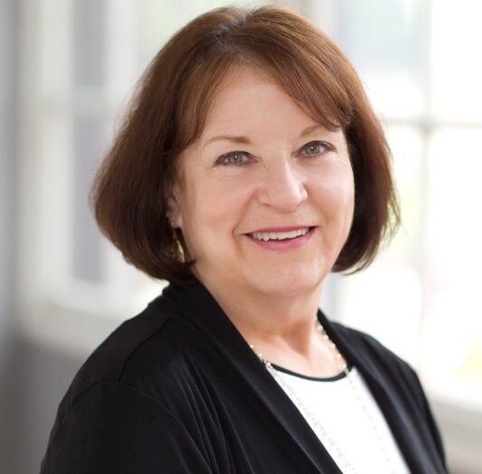 Linda Davis, Real Estate Broker in Clackamas, Realty Partners