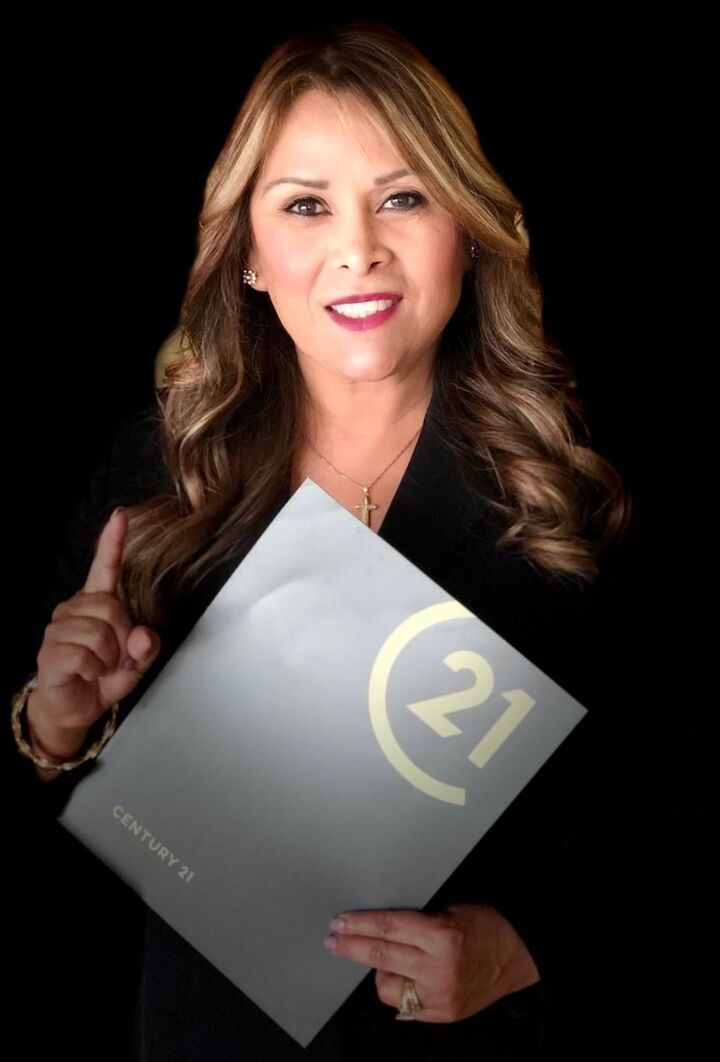 Elena Acosta, Real Estate Salesperson in Thousand Oaks, Masters