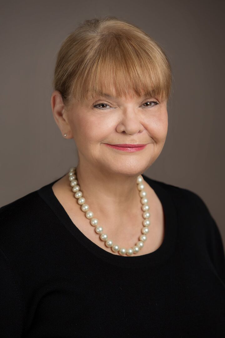 Donna Santora Anderson, Associate Real Estate Broker in Stamford, Shore & Country Properties