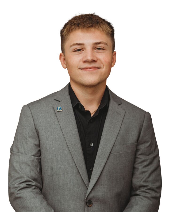 Hayden Stevens,  in Saint Petersburg, Wolf's Crossing Realty