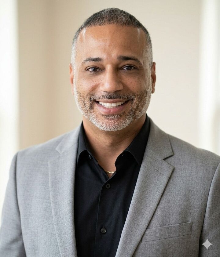 Luis Vicente, Real Estate Broker in Cary, Paracle
