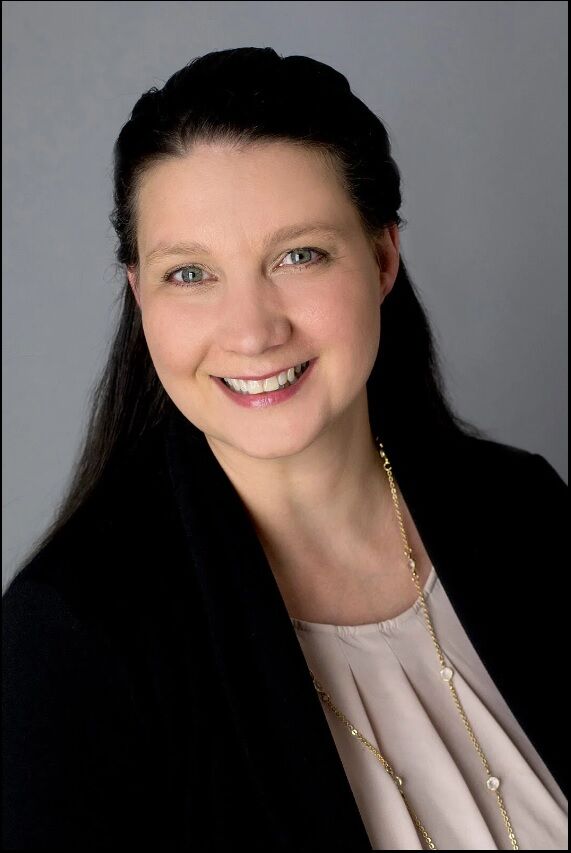 Mariel Rodriguez,  in Sacramento, Windermere