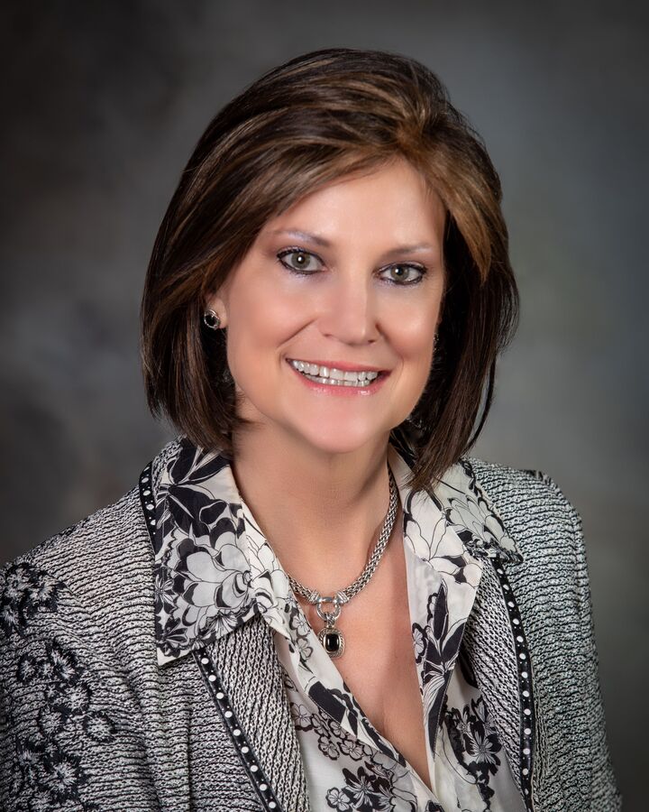 Stefany Vad, Real Estate Salesperson in Porter Ranch, Quality Properties