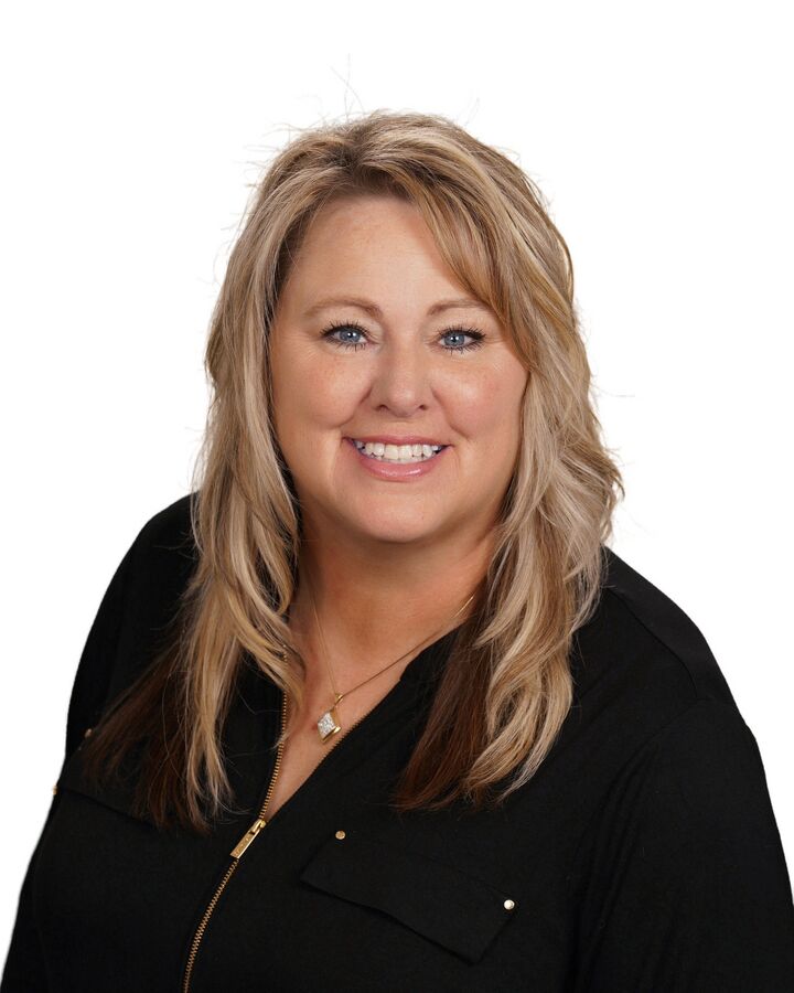 Michelle Wuellner, Real Estate Salesperson in Saint Croix Falls, Affiliated