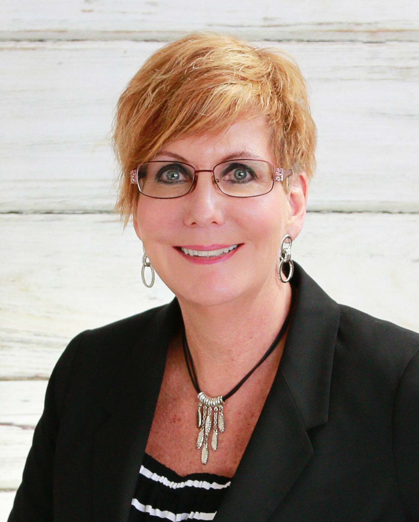 Laurie Davis, Real Estate Salesperson in Shelby Township, Town & Country